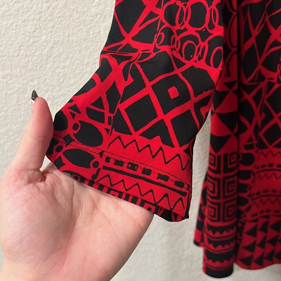Mid-arm red and black blouse - Picture 5 of 5